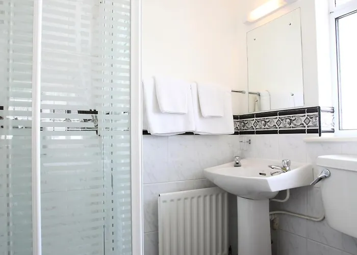 Brooklodge Bed & Breakfast 4*