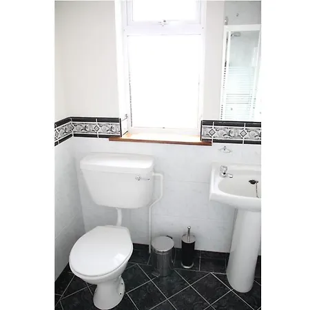 Brooklodge Bed & Breakfast 4*