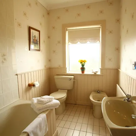 Brooklodge Bed and breakfast 4*