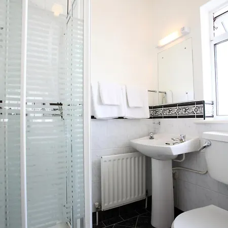 Brooklodge Bed and breakfast 4*